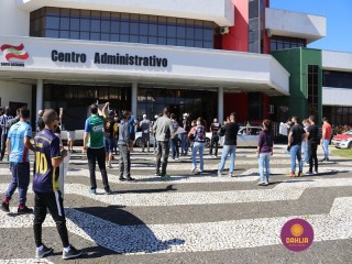 
<a style='margin-left: 5px;' class='btn btn-xs btn-social btn-facebook' href='https://www.facebook.com/sharer/sharer.php?u=https://www.boladovale.com.br/imgs/800-800-90/conteudo/fotos/1448/img8928.jpg' rel='popup' data-width='500' data-height='400'><i class='fa fa-facebook'></i>Compartilhar <span class='hidden-xs'>no Facebook</span>
</a> 
<a class='btn btn-default btn-xs' target='_blank' href='imgs/800-800-90/conteudo/fotos/1448/img8928.jpg'>
<span class='glyphicon glyphicon-cloud-download'></span> Salvar
</a> 
<span></span>