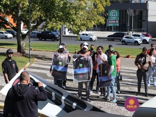 
<a style='margin-left: 5px;' class='btn btn-xs btn-social btn-facebook' href='https://www.facebook.com/sharer/sharer.php?u=https://www.boladovale.com.br/imgs/800-800-90/conteudo/fotos/1448/img8932.jpg' rel='popup' data-width='500' data-height='400'><i class='fa fa-facebook'></i>Compartilhar <span class='hidden-xs'>no Facebook</span>
</a> 
<a class='btn btn-default btn-xs' target='_blank' href='imgs/800-800-90/conteudo/fotos/1448/img8932.jpg'>
<span class='glyphicon glyphicon-cloud-download'></span> Salvar
</a> 
<span></span>