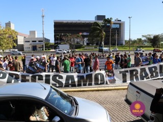 
<a style='margin-left: 5px;' class='btn btn-xs btn-social btn-facebook' href='https://www.facebook.com/sharer/sharer.php?u=https://www.boladovale.com.br/imgs/800-800-90/conteudo/fotos/1448/img8957.jpg' rel='popup' data-width='500' data-height='400'><i class='fa fa-facebook'></i>Compartilhar <span class='hidden-xs'>no Facebook</span>
</a> 
<a class='btn btn-default btn-xs' target='_blank' href='imgs/800-800-90/conteudo/fotos/1448/img8957.jpg'>
<span class='glyphicon glyphicon-cloud-download'></span> Salvar
</a> 
<span></span>