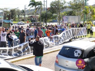 
<a style='margin-left: 5px;' class='btn btn-xs btn-social btn-facebook' href='https://www.facebook.com/sharer/sharer.php?u=https://www.boladovale.com.br/imgs/800-800-90/conteudo/fotos/1448/img8962.jpg' rel='popup' data-width='500' data-height='400'><i class='fa fa-facebook'></i>Compartilhar <span class='hidden-xs'>no Facebook</span>
</a> 
<a class='btn btn-default btn-xs' target='_blank' href='imgs/800-800-90/conteudo/fotos/1448/img8962.jpg'>
<span class='glyphicon glyphicon-cloud-download'></span> Salvar
</a> 
<span></span>