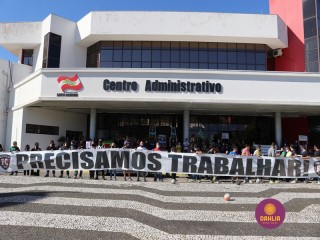 
<a style='margin-left: 5px;' class='btn btn-xs btn-social btn-facebook' href='https://www.facebook.com/sharer/sharer.php?u=https://www.boladovale.com.br/imgs/800-800-90/conteudo/fotos/1448/img8980.jpg' rel='popup' data-width='500' data-height='400'><i class='fa fa-facebook'></i>Compartilhar <span class='hidden-xs'>no Facebook</span>
</a> 
<a class='btn btn-default btn-xs' target='_blank' href='imgs/800-800-90/conteudo/fotos/1448/img8980.jpg'>
<span class='glyphicon glyphicon-cloud-download'></span> Salvar
</a> 
<span></span>