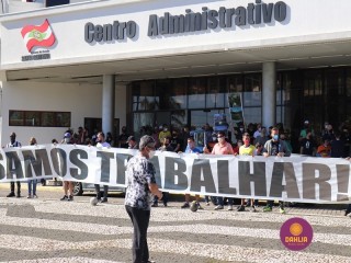 
<a style='margin-left: 5px;' class='btn btn-xs btn-social btn-facebook' href='https://www.facebook.com/sharer/sharer.php?u=https://www.boladovale.com.br/imgs/800-800-90/conteudo/fotos/1448/img8988.jpg' rel='popup' data-width='500' data-height='400'><i class='fa fa-facebook'></i>Compartilhar <span class='hidden-xs'>no Facebook</span>
</a> 
<a class='btn btn-default btn-xs' target='_blank' href='imgs/800-800-90/conteudo/fotos/1448/img8988.jpg'>
<span class='glyphicon glyphicon-cloud-download'></span> Salvar
</a> 
<span></span>