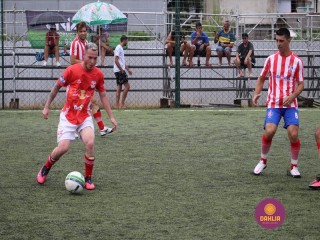 
<a style='margin-left: 5px;' class='btn btn-xs btn-social btn-facebook' href='https://www.facebook.com/sharer/sharer.php?u=https://www.boladovale.com.br/imgs/800-800-90/conteudo/fotos/1449/img0493.jpg' rel='popup' data-width='500' data-height='400'><i class='fa fa-facebook'></i>Compartilhar <span class='hidden-xs'>no Facebook</span>
</a> 
<a class='btn btn-default btn-xs' target='_blank' href='imgs/800-800-90/conteudo/fotos/1449/img0493.jpg'>
<span class='glyphicon glyphicon-cloud-download'></span> Salvar
</a> 
<span></span>