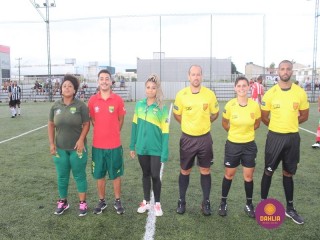 
<a style='margin-left: 5px;' class='btn btn-xs btn-social btn-facebook' href='https://www.facebook.com/sharer/sharer.php?u=https://www.boladovale.com.br/imgs/800-800-90/conteudo/fotos/1451/img0527.jpg' rel='popup' data-width='500' data-height='400'><i class='fa fa-facebook'></i>Compartilhar <span class='hidden-xs'>no Facebook</span>
</a> 
<a class='btn btn-default btn-xs' target='_blank' href='imgs/800-800-90/conteudo/fotos/1451/img0527.jpg'>
<span class='glyphicon glyphicon-cloud-download'></span> Salvar
</a> 
<span></span>
