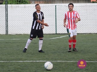 
<a style='margin-left: 5px;' class='btn btn-xs btn-social btn-facebook' href='https://www.facebook.com/sharer/sharer.php?u=https://www.boladovale.com.br/imgs/800-800-90/conteudo/fotos/1451/img0590.jpg' rel='popup' data-width='500' data-height='400'><i class='fa fa-facebook'></i>Compartilhar <span class='hidden-xs'>no Facebook</span>
</a> 
<a class='btn btn-default btn-xs' target='_blank' href='imgs/800-800-90/conteudo/fotos/1451/img0590.jpg'>
<span class='glyphicon glyphicon-cloud-download'></span> Salvar
</a> 
<span></span>
