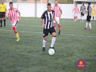 
<a style='margin-left: 5px;' class='btn btn-xs btn-social btn-facebook' href='https://www.facebook.com/sharer/sharer.php?u=https://www.boladovale.com.br/imgs/800-800-90/conteudo/fotos/1451/img0599.jpg' rel='popup' data-width='500' data-height='400'><i class='fa fa-facebook'></i>Compartilhar <span class='hidden-xs'>no Facebook</span>
</a> 
<a class='btn btn-default btn-xs' target='_blank' href='imgs/800-800-90/conteudo/fotos/1451/img0599.jpg'>
<span class='glyphicon glyphicon-cloud-download'></span> Salvar
</a> 
<span></span>