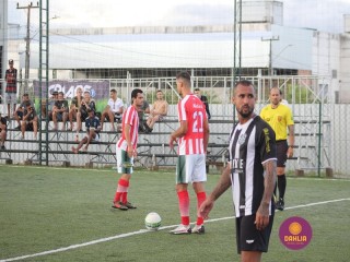 
<a style='margin-left: 5px;' class='btn btn-xs btn-social btn-facebook' href='https://www.facebook.com/sharer/sharer.php?u=https://www.boladovale.com.br/imgs/800-800-90/conteudo/fotos/1451/img0624.jpg' rel='popup' data-width='500' data-height='400'><i class='fa fa-facebook'></i>Compartilhar <span class='hidden-xs'>no Facebook</span>
</a> 
<a class='btn btn-default btn-xs' target='_blank' href='imgs/800-800-90/conteudo/fotos/1451/img0624.jpg'>
<span class='glyphicon glyphicon-cloud-download'></span> Salvar
</a> 
<span></span>