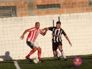 
<a style='margin-left: 5px;' class='btn btn-xs btn-social btn-facebook' href='https://www.facebook.com/sharer/sharer.php?u=https://www.boladovale.com.br/imgs/800-800-90/conteudo/fotos/1451/img0694.jpg' rel='popup' data-width='500' data-height='400'><i class='fa fa-facebook'></i>Compartilhar <span class='hidden-xs'>no Facebook</span>
</a> 
<a class='btn btn-default btn-xs' target='_blank' href='imgs/800-800-90/conteudo/fotos/1451/img0694.jpg'>
<span class='glyphicon glyphicon-cloud-download'></span> Salvar
</a> 
<span></span>