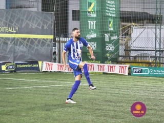 
<a style='margin-left: 5px;' class='btn btn-xs btn-social btn-facebook' href='https://www.facebook.com/sharer/sharer.php?u=https://www.boladovale.com.br/imgs/800-800-90/conteudo/fotos/1452/img1074.jpg' rel='popup' data-width='500' data-height='400'><i class='fa fa-facebook'></i>Compartilhar <span class='hidden-xs'>no Facebook</span>
</a> 
<a class='btn btn-default btn-xs' target='_blank' href='imgs/800-800-90/conteudo/fotos/1452/img1074.jpg'>
<span class='glyphicon glyphicon-cloud-download'></span> Salvar
</a> 
<span></span>