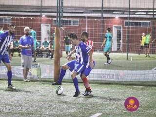 
<a style='margin-left: 5px;' class='btn btn-xs btn-social btn-facebook' href='https://www.facebook.com/sharer/sharer.php?u=https://www.boladovale.com.br/imgs/800-800-90/conteudo/fotos/1452/img1130.jpg' rel='popup' data-width='500' data-height='400'><i class='fa fa-facebook'></i>Compartilhar <span class='hidden-xs'>no Facebook</span>
</a> 
<a class='btn btn-default btn-xs' target='_blank' href='imgs/800-800-90/conteudo/fotos/1452/img1130.jpg'>
<span class='glyphicon glyphicon-cloud-download'></span> Salvar
</a> 
<span></span>