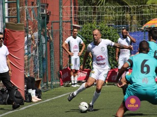 
<a style='margin-left: 5px;' class='btn btn-xs btn-social btn-facebook' href='https://www.facebook.com/sharer/sharer.php?u=https://www.boladovale.com.br/imgs/800-800-90/conteudo/fotos/1453/img1167.jpg' rel='popup' data-width='500' data-height='400'><i class='fa fa-facebook'></i>Compartilhar <span class='hidden-xs'>no Facebook</span>
</a> 
<a class='btn btn-default btn-xs' target='_blank' href='imgs/800-800-90/conteudo/fotos/1453/img1167.jpg'>
<span class='glyphicon glyphicon-cloud-download'></span> Salvar
</a> 
<span></span>