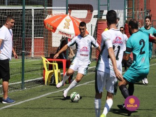 
<a style='margin-left: 5px;' class='btn btn-xs btn-social btn-facebook' href='https://www.facebook.com/sharer/sharer.php?u=https://www.boladovale.com.br/imgs/800-800-90/conteudo/fotos/1453/img1168.jpg' rel='popup' data-width='500' data-height='400'><i class='fa fa-facebook'></i>Compartilhar <span class='hidden-xs'>no Facebook</span>
</a> 
<a class='btn btn-default btn-xs' target='_blank' href='imgs/800-800-90/conteudo/fotos/1453/img1168.jpg'>
<span class='glyphicon glyphicon-cloud-download'></span> Salvar
</a> 
<span></span>