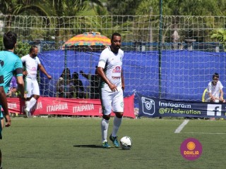 
<a style='margin-left: 5px;' class='btn btn-xs btn-social btn-facebook' href='https://www.facebook.com/sharer/sharer.php?u=https://www.boladovale.com.br/imgs/800-800-90/conteudo/fotos/1453/img1175.jpg' rel='popup' data-width='500' data-height='400'><i class='fa fa-facebook'></i>Compartilhar <span class='hidden-xs'>no Facebook</span>
</a> 
<a class='btn btn-default btn-xs' target='_blank' href='imgs/800-800-90/conteudo/fotos/1453/img1175.jpg'>
<span class='glyphicon glyphicon-cloud-download'></span> Salvar
</a> 
<span></span>