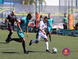 
<a style='margin-left: 5px;' class='btn btn-xs btn-social btn-facebook' href='https://www.facebook.com/sharer/sharer.php?u=https://www.boladovale.com.br/imgs/800-800-90/conteudo/fotos/1453/img1180.jpg' rel='popup' data-width='500' data-height='400'><i class='fa fa-facebook'></i>Compartilhar <span class='hidden-xs'>no Facebook</span>
</a> 
<a class='btn btn-default btn-xs' target='_blank' href='imgs/800-800-90/conteudo/fotos/1453/img1180.jpg'>
<span class='glyphicon glyphicon-cloud-download'></span> Salvar
</a> 
<span></span>