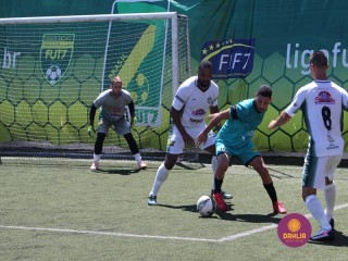 
<a style='margin-left: 5px;' class='btn btn-xs btn-social btn-facebook' href='https://www.facebook.com/sharer/sharer.php?u=https://www.boladovale.com.br/imgs/800-800-90/conteudo/fotos/1453/img1219.jpg' rel='popup' data-width='500' data-height='400'><i class='fa fa-facebook'></i>Compartilhar <span class='hidden-xs'>no Facebook</span>
</a> 
<a class='btn btn-default btn-xs' target='_blank' href='imgs/800-800-90/conteudo/fotos/1453/img1219.jpg'>
<span class='glyphicon glyphicon-cloud-download'></span> Salvar
</a> 
<span></span>