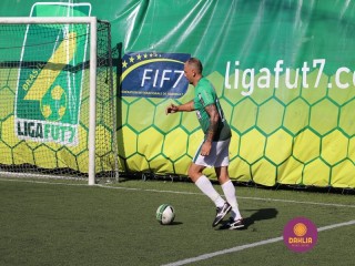 
<a style='margin-left: 5px;' class='btn btn-xs btn-social btn-facebook' href='https://www.facebook.com/sharer/sharer.php?u=https://www.boladovale.com.br/imgs/800-800-90/conteudo/fotos/1454/img1274.jpg' rel='popup' data-width='500' data-height='400'><i class='fa fa-facebook'></i>Compartilhar <span class='hidden-xs'>no Facebook</span>
</a> 
<a class='btn btn-default btn-xs' target='_blank' href='imgs/800-800-90/conteudo/fotos/1454/img1274.jpg'>
<span class='glyphicon glyphicon-cloud-download'></span> Salvar
</a> 
<span></span>