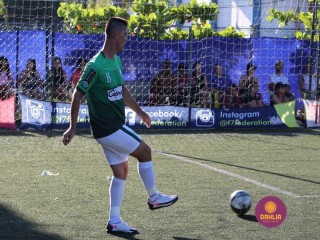 
<a style='margin-left: 5px;' class='btn btn-xs btn-social btn-facebook' href='https://www.facebook.com/sharer/sharer.php?u=https://www.boladovale.com.br/imgs/800-800-90/conteudo/fotos/1454/img1319.jpg' rel='popup' data-width='500' data-height='400'><i class='fa fa-facebook'></i>Compartilhar <span class='hidden-xs'>no Facebook</span>
</a> 
<a class='btn btn-default btn-xs' target='_blank' href='imgs/800-800-90/conteudo/fotos/1454/img1319.jpg'>
<span class='glyphicon glyphicon-cloud-download'></span> Salvar
</a> 
<span></span>