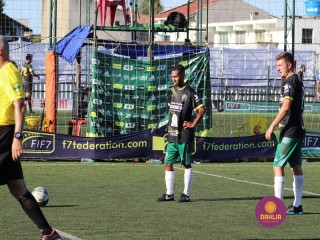 
<a style='margin-left: 5px;' class='btn btn-xs btn-social btn-facebook' href='https://www.facebook.com/sharer/sharer.php?u=https://www.boladovale.com.br/imgs/800-800-90/conteudo/fotos/1454/img1331.jpg' rel='popup' data-width='500' data-height='400'><i class='fa fa-facebook'></i>Compartilhar <span class='hidden-xs'>no Facebook</span>
</a> 
<a class='btn btn-default btn-xs' target='_blank' href='imgs/800-800-90/conteudo/fotos/1454/img1331.jpg'>
<span class='glyphicon glyphicon-cloud-download'></span> Salvar
</a> 
<span></span>