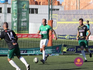 
<a style='margin-left: 5px;' class='btn btn-xs btn-social btn-facebook' href='https://www.facebook.com/sharer/sharer.php?u=https://www.boladovale.com.br/imgs/800-800-90/conteudo/fotos/1454/img1333.jpg' rel='popup' data-width='500' data-height='400'><i class='fa fa-facebook'></i>Compartilhar <span class='hidden-xs'>no Facebook</span>
</a> 
<a class='btn btn-default btn-xs' target='_blank' href='imgs/800-800-90/conteudo/fotos/1454/img1333.jpg'>
<span class='glyphicon glyphicon-cloud-download'></span> Salvar
</a> 
<span></span>