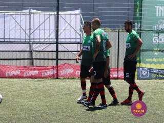 
<a style='margin-left: 5px;' class='btn btn-xs btn-social btn-facebook' href='https://www.facebook.com/sharer/sharer.php?u=https://www.boladovale.com.br/imgs/800-800-90/conteudo/fotos/1455/img1403.jpg' rel='popup' data-width='500' data-height='400'><i class='fa fa-facebook'></i>Compartilhar <span class='hidden-xs'>no Facebook</span>
</a> 
<a class='btn btn-default btn-xs' target='_blank' href='imgs/800-800-90/conteudo/fotos/1455/img1403.jpg'>
<span class='glyphicon glyphicon-cloud-download'></span> Salvar
</a> 
<span></span>