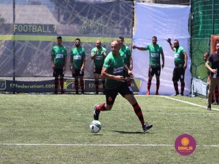 
<a style='margin-left: 5px;' class='btn btn-xs btn-social btn-facebook' href='https://www.facebook.com/sharer/sharer.php?u=https://www.boladovale.com.br/imgs/800-800-90/conteudo/fotos/1455/img1444.jpg' rel='popup' data-width='500' data-height='400'><i class='fa fa-facebook'></i>Compartilhar <span class='hidden-xs'>no Facebook</span>
</a> 
<a class='btn btn-default btn-xs' target='_blank' href='imgs/800-800-90/conteudo/fotos/1455/img1444.jpg'>
<span class='glyphicon glyphicon-cloud-download'></span> Salvar
</a> 
<span></span>