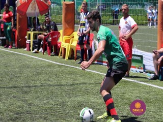 
<a style='margin-left: 5px;' class='btn btn-xs btn-social btn-facebook' href='https://www.facebook.com/sharer/sharer.php?u=https://www.boladovale.com.br/imgs/800-800-90/conteudo/fotos/1455/img1450.jpg' rel='popup' data-width='500' data-height='400'><i class='fa fa-facebook'></i>Compartilhar <span class='hidden-xs'>no Facebook</span>
</a> 
<a class='btn btn-default btn-xs' target='_blank' href='imgs/800-800-90/conteudo/fotos/1455/img1450.jpg'>
<span class='glyphicon glyphicon-cloud-download'></span> Salvar
</a> 
<span></span>