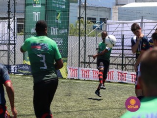 
<a style='margin-left: 5px;' class='btn btn-xs btn-social btn-facebook' href='https://www.facebook.com/sharer/sharer.php?u=https://www.boladovale.com.br/imgs/800-800-90/conteudo/fotos/1455/img1465.jpg' rel='popup' data-width='500' data-height='400'><i class='fa fa-facebook'></i>Compartilhar <span class='hidden-xs'>no Facebook</span>
</a> 
<a class='btn btn-default btn-xs' target='_blank' href='imgs/800-800-90/conteudo/fotos/1455/img1465.jpg'>
<span class='glyphicon glyphicon-cloud-download'></span> Salvar
</a> 
<span></span>