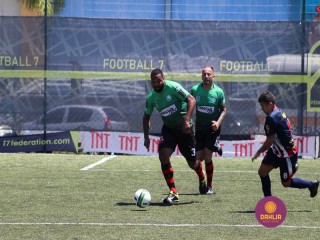 
<a style='margin-left: 5px;' class='btn btn-xs btn-social btn-facebook' href='https://www.facebook.com/sharer/sharer.php?u=https://www.boladovale.com.br/imgs/800-800-90/conteudo/fotos/1455/img1476.jpg' rel='popup' data-width='500' data-height='400'><i class='fa fa-facebook'></i>Compartilhar <span class='hidden-xs'>no Facebook</span>
</a> 
<a class='btn btn-default btn-xs' target='_blank' href='imgs/800-800-90/conteudo/fotos/1455/img1476.jpg'>
<span class='glyphicon glyphicon-cloud-download'></span> Salvar
</a> 
<span></span>