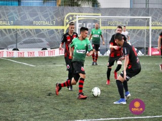 
<a style='margin-left: 5px;' class='btn btn-xs btn-social btn-facebook' href='https://www.facebook.com/sharer/sharer.php?u=https://www.boladovale.com.br/imgs/800-800-90/conteudo/fotos/1456/img1608.jpg' rel='popup' data-width='500' data-height='400'><i class='fa fa-facebook'></i>Compartilhar <span class='hidden-xs'>no Facebook</span>
</a> 
<a class='btn btn-default btn-xs' target='_blank' href='imgs/800-800-90/conteudo/fotos/1456/img1608.jpg'>
<span class='glyphicon glyphicon-cloud-download'></span> Salvar
</a> 
<span></span>
