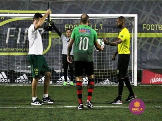 
<a style='margin-left: 5px;' class='btn btn-xs btn-social btn-facebook' href='https://www.facebook.com/sharer/sharer.php?u=https://www.boladovale.com.br/imgs/800-800-90/conteudo/fotos/1456/img1644.jpg' rel='popup' data-width='500' data-height='400'><i class='fa fa-facebook'></i>Compartilhar <span class='hidden-xs'>no Facebook</span>
</a> 
<a class='btn btn-default btn-xs' target='_blank' href='imgs/800-800-90/conteudo/fotos/1456/img1644.jpg'>
<span class='glyphicon glyphicon-cloud-download'></span> Salvar
</a> 
<span></span>