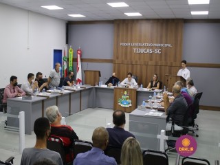 
<a style='margin-left: 5px;' class='btn btn-xs btn-social btn-facebook' href='https://www.facebook.com/sharer/sharer.php?u=https://www.boladovale.com.br/imgs/800-800-90/conteudo/fotos/1457/img1753.jpg' rel='popup' data-width='500' data-height='400'><i class='fa fa-facebook'></i>Compartilhar <span class='hidden-xs'>no Facebook</span>
</a> 
<a class='btn btn-default btn-xs' target='_blank' href='imgs/800-800-90/conteudo/fotos/1457/img1753.jpg'>
<span class='glyphicon glyphicon-cloud-download'></span> Salvar
</a> 
<span></span>