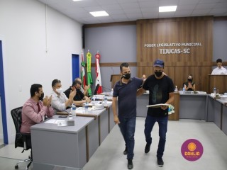 
<a style='margin-left: 5px;' class='btn btn-xs btn-social btn-facebook' href='https://www.facebook.com/sharer/sharer.php?u=https://www.boladovale.com.br/imgs/800-800-90/conteudo/fotos/1457/img1759.jpg' rel='popup' data-width='500' data-height='400'><i class='fa fa-facebook'></i>Compartilhar <span class='hidden-xs'>no Facebook</span>
</a> 
<a class='btn btn-default btn-xs' target='_blank' href='imgs/800-800-90/conteudo/fotos/1457/img1759.jpg'>
<span class='glyphicon glyphicon-cloud-download'></span> Salvar
</a> 
<span></span>