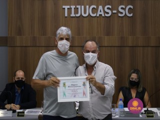 
<a style='margin-left: 5px;' class='btn btn-xs btn-social btn-facebook' href='https://www.facebook.com/sharer/sharer.php?u=https://www.boladovale.com.br/imgs/800-800-90/conteudo/fotos/1457/img1768.jpg' rel='popup' data-width='500' data-height='400'><i class='fa fa-facebook'></i>Compartilhar <span class='hidden-xs'>no Facebook</span>
</a> 
<a class='btn btn-default btn-xs' target='_blank' href='imgs/800-800-90/conteudo/fotos/1457/img1768.jpg'>
<span class='glyphicon glyphicon-cloud-download'></span> Salvar
</a> 
<span></span>