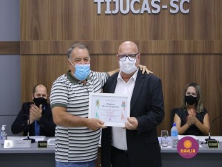 
<a style='margin-left: 5px;' class='btn btn-xs btn-social btn-facebook' href='https://www.facebook.com/sharer/sharer.php?u=https://www.boladovale.com.br/imgs/800-800-90/conteudo/fotos/1457/img1774.jpg' rel='popup' data-width='500' data-height='400'><i class='fa fa-facebook'></i>Compartilhar <span class='hidden-xs'>no Facebook</span>
</a> 
<a class='btn btn-default btn-xs' target='_blank' href='imgs/800-800-90/conteudo/fotos/1457/img1774.jpg'>
<span class='glyphicon glyphicon-cloud-download'></span> Salvar
</a> 
<span></span>