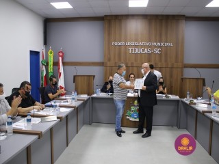 
<a style='margin-left: 5px;' class='btn btn-xs btn-social btn-facebook' href='https://www.facebook.com/sharer/sharer.php?u=https://www.boladovale.com.br/imgs/800-800-90/conteudo/fotos/1457/img1775.jpg' rel='popup' data-width='500' data-height='400'><i class='fa fa-facebook'></i>Compartilhar <span class='hidden-xs'>no Facebook</span>
</a> 
<a class='btn btn-default btn-xs' target='_blank' href='imgs/800-800-90/conteudo/fotos/1457/img1775.jpg'>
<span class='glyphicon glyphicon-cloud-download'></span> Salvar
</a> 
<span></span>