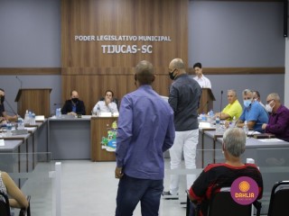 
<a style='margin-left: 5px;' class='btn btn-xs btn-social btn-facebook' href='https://www.facebook.com/sharer/sharer.php?u=https://www.boladovale.com.br/imgs/800-800-90/conteudo/fotos/1457/img1779.jpg' rel='popup' data-width='500' data-height='400'><i class='fa fa-facebook'></i>Compartilhar <span class='hidden-xs'>no Facebook</span>
</a> 
<a class='btn btn-default btn-xs' target='_blank' href='imgs/800-800-90/conteudo/fotos/1457/img1779.jpg'>
<span class='glyphicon glyphicon-cloud-download'></span> Salvar
</a> 
<span></span>