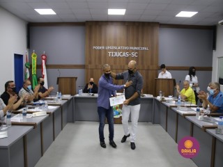 
<a style='margin-left: 5px;' class='btn btn-xs btn-social btn-facebook' href='https://www.facebook.com/sharer/sharer.php?u=https://www.boladovale.com.br/imgs/800-800-90/conteudo/fotos/1457/img1782.jpg' rel='popup' data-width='500' data-height='400'><i class='fa fa-facebook'></i>Compartilhar <span class='hidden-xs'>no Facebook</span>
</a> 
<a class='btn btn-default btn-xs' target='_blank' href='imgs/800-800-90/conteudo/fotos/1457/img1782.jpg'>
<span class='glyphicon glyphicon-cloud-download'></span> Salvar
</a> 
<span></span>