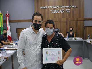 
<a style='margin-left: 5px;' class='btn btn-xs btn-social btn-facebook' href='https://www.facebook.com/sharer/sharer.php?u=https://www.boladovale.com.br/imgs/800-800-90/conteudo/fotos/1457/img1788.jpg' rel='popup' data-width='500' data-height='400'><i class='fa fa-facebook'></i>Compartilhar <span class='hidden-xs'>no Facebook</span>
</a> 
<a class='btn btn-default btn-xs' target='_blank' href='imgs/800-800-90/conteudo/fotos/1457/img1788.jpg'>
<span class='glyphicon glyphicon-cloud-download'></span> Salvar
</a> 
<span></span>