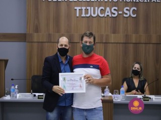 
<a style='margin-left: 5px;' class='btn btn-xs btn-social btn-facebook' href='https://www.facebook.com/sharer/sharer.php?u=https://www.boladovale.com.br/imgs/800-800-90/conteudo/fotos/1457/img1798.jpg' rel='popup' data-width='500' data-height='400'><i class='fa fa-facebook'></i>Compartilhar <span class='hidden-xs'>no Facebook</span>
</a> 
<a class='btn btn-default btn-xs' target='_blank' href='imgs/800-800-90/conteudo/fotos/1457/img1798.jpg'>
<span class='glyphicon glyphicon-cloud-download'></span> Salvar
</a> 
<span></span>
