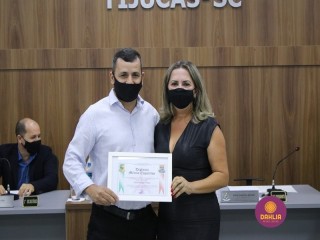 
<a style='margin-left: 5px;' class='btn btn-xs btn-social btn-facebook' href='https://www.facebook.com/sharer/sharer.php?u=https://www.boladovale.com.br/imgs/800-800-90/conteudo/fotos/1457/img1803.jpg' rel='popup' data-width='500' data-height='400'><i class='fa fa-facebook'></i>Compartilhar <span class='hidden-xs'>no Facebook</span>
</a> 
<a class='btn btn-default btn-xs' target='_blank' href='imgs/800-800-90/conteudo/fotos/1457/img1803.jpg'>
<span class='glyphicon glyphicon-cloud-download'></span> Salvar
</a> 
<span></span>