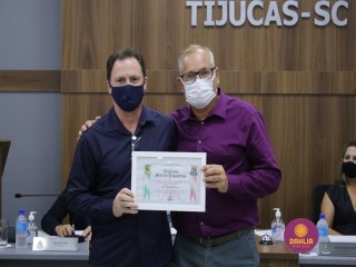 
<a style='margin-left: 5px;' class='btn btn-xs btn-social btn-facebook' href='https://www.facebook.com/sharer/sharer.php?u=https://www.boladovale.com.br/imgs/800-800-90/conteudo/fotos/1457/img1807.jpg' rel='popup' data-width='500' data-height='400'><i class='fa fa-facebook'></i>Compartilhar <span class='hidden-xs'>no Facebook</span>
</a> 
<a class='btn btn-default btn-xs' target='_blank' href='imgs/800-800-90/conteudo/fotos/1457/img1807.jpg'>
<span class='glyphicon glyphicon-cloud-download'></span> Salvar
</a> 
<span></span>
