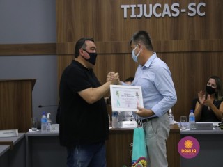 
<a style='margin-left: 5px;' class='btn btn-xs btn-social btn-facebook' href='https://www.facebook.com/sharer/sharer.php?u=https://www.boladovale.com.br/imgs/800-800-90/conteudo/fotos/1457/img1816.jpg' rel='popup' data-width='500' data-height='400'><i class='fa fa-facebook'></i>Compartilhar <span class='hidden-xs'>no Facebook</span>
</a> 
<a class='btn btn-default btn-xs' target='_blank' href='imgs/800-800-90/conteudo/fotos/1457/img1816.jpg'>
<span class='glyphicon glyphicon-cloud-download'></span> Salvar
</a> 
<span></span>