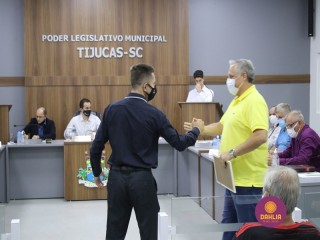 
<a style='margin-left: 5px;' class='btn btn-xs btn-social btn-facebook' href='https://www.facebook.com/sharer/sharer.php?u=https://www.boladovale.com.br/imgs/800-800-90/conteudo/fotos/1457/img1827.jpg' rel='popup' data-width='500' data-height='400'><i class='fa fa-facebook'></i>Compartilhar <span class='hidden-xs'>no Facebook</span>
</a> 
<a class='btn btn-default btn-xs' target='_blank' href='imgs/800-800-90/conteudo/fotos/1457/img1827.jpg'>
<span class='glyphicon glyphicon-cloud-download'></span> Salvar
</a> 
<span></span>