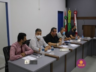 
<a style='margin-left: 5px;' class='btn btn-xs btn-social btn-facebook' href='https://www.facebook.com/sharer/sharer.php?u=https://www.boladovale.com.br/imgs/800-800-90/conteudo/fotos/1457/img1836.jpg' rel='popup' data-width='500' data-height='400'><i class='fa fa-facebook'></i>Compartilhar <span class='hidden-xs'>no Facebook</span>
</a> 
<a class='btn btn-default btn-xs' target='_blank' href='imgs/800-800-90/conteudo/fotos/1457/img1836.jpg'>
<span class='glyphicon glyphicon-cloud-download'></span> Salvar
</a> 
<span></span>