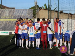 
<a style='margin-left: 5px;' class='btn btn-xs btn-social btn-facebook' href='https://www.facebook.com/sharer/sharer.php?u=https://www.boladovale.com.br/imgs/800-800-90/conteudo/fotos/1458/img4459.jpg' rel='popup' data-width='500' data-height='400'><i class='fa fa-facebook'></i>Compartilhar <span class='hidden-xs'>no Facebook</span>
</a> 
<a class='btn btn-default btn-xs' target='_blank' href='imgs/800-800-90/conteudo/fotos/1458/img4459.jpg'>
<span class='glyphicon glyphicon-cloud-download'></span> Salvar
</a> 
<span></span>