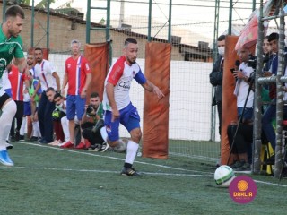 
<a style='margin-left: 5px;' class='btn btn-xs btn-social btn-facebook' href='https://www.facebook.com/sharer/sharer.php?u=https://www.boladovale.com.br/imgs/800-800-90/conteudo/fotos/1458/img4592.jpg' rel='popup' data-width='500' data-height='400'><i class='fa fa-facebook'></i>Compartilhar <span class='hidden-xs'>no Facebook</span>
</a> 
<a class='btn btn-default btn-xs' target='_blank' href='imgs/800-800-90/conteudo/fotos/1458/img4592.jpg'>
<span class='glyphicon glyphicon-cloud-download'></span> Salvar
</a> 
<span></span>