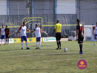 
<a style='margin-left: 5px;' class='btn btn-xs btn-social btn-facebook' href='https://www.facebook.com/sharer/sharer.php?u=https://www.boladovale.com.br/imgs/800-800-90/conteudo/fotos/1459/img4864.jpg' rel='popup' data-width='500' data-height='400'><i class='fa fa-facebook'></i>Compartilhar <span class='hidden-xs'>no Facebook</span>
</a> 
<a class='btn btn-default btn-xs' target='_blank' href='imgs/800-800-90/conteudo/fotos/1459/img4864.jpg'>
<span class='glyphicon glyphicon-cloud-download'></span> Salvar
</a> 
<span></span>
