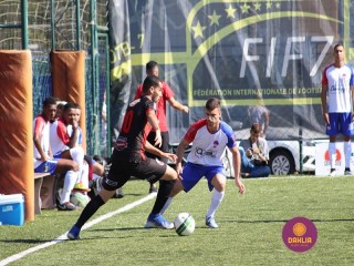 
<a style='margin-left: 5px;' class='btn btn-xs btn-social btn-facebook' href='https://www.facebook.com/sharer/sharer.php?u=https://www.boladovale.com.br/imgs/800-800-90/conteudo/fotos/1459/img4867.jpg' rel='popup' data-width='500' data-height='400'><i class='fa fa-facebook'></i>Compartilhar <span class='hidden-xs'>no Facebook</span>
</a> 
<a class='btn btn-default btn-xs' target='_blank' href='imgs/800-800-90/conteudo/fotos/1459/img4867.jpg'>
<span class='glyphicon glyphicon-cloud-download'></span> Salvar
</a> 
<span></span>