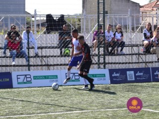 
<a style='margin-left: 5px;' class='btn btn-xs btn-social btn-facebook' href='https://www.facebook.com/sharer/sharer.php?u=https://www.boladovale.com.br/imgs/800-800-90/conteudo/fotos/1459/img5042.jpg' rel='popup' data-width='500' data-height='400'><i class='fa fa-facebook'></i>Compartilhar <span class='hidden-xs'>no Facebook</span>
</a> 
<a class='btn btn-default btn-xs' target='_blank' href='imgs/800-800-90/conteudo/fotos/1459/img5042.jpg'>
<span class='glyphicon glyphicon-cloud-download'></span> Salvar
</a> 
<span></span>