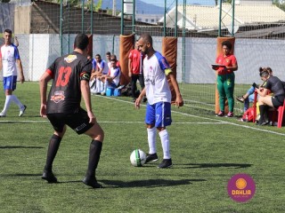 
<a style='margin-left: 5px;' class='btn btn-xs btn-social btn-facebook' href='https://www.facebook.com/sharer/sharer.php?u=https://www.boladovale.com.br/imgs/800-800-90/conteudo/fotos/1459/img5071.jpg' rel='popup' data-width='500' data-height='400'><i class='fa fa-facebook'></i>Compartilhar <span class='hidden-xs'>no Facebook</span>
</a> 
<a class='btn btn-default btn-xs' target='_blank' href='imgs/800-800-90/conteudo/fotos/1459/img5071.jpg'>
<span class='glyphicon glyphicon-cloud-download'></span> Salvar
</a> 
<span></span>